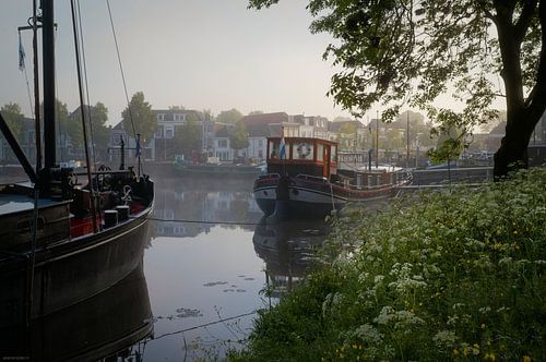 Lastkähne in der Achtergracht in Zwolle