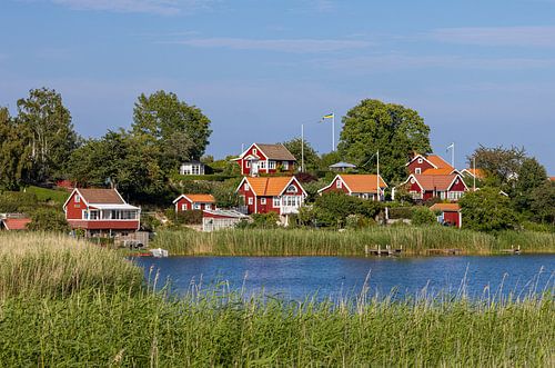 Rode Zweedse vakantiehuisjes langs de Oostzeekust