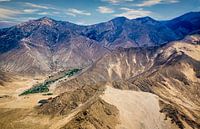 Het Tibetaans hoogland gezien vanuit de lucht van Rietje Bulthuis thumbnail