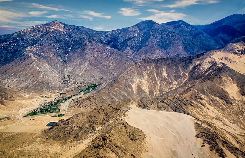 Het Tibetaans hoogland gezien vanuit de lucht van Rietje Bulthuis