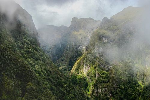 Zon en Mist over de Bergen van Madeira – PR9 Wandelroute