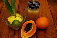 Tropische Limonade mit Ananas, Limette, Papaya und Orange von Babetts Bildergalerie Miniaturansicht