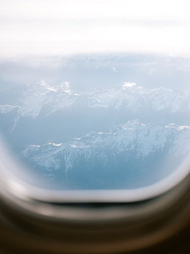 Franse Alpen vanuit vliegtuigraam