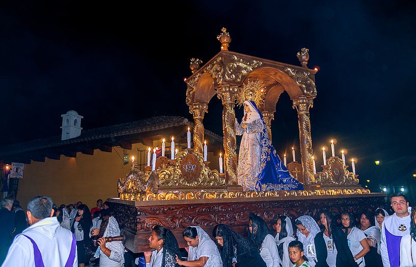 Guatemala: Paasprocessie (Antigua) by Maarten Verhees