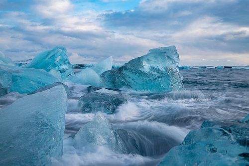 Iceland, Diamond Beach, icebergs on the beach