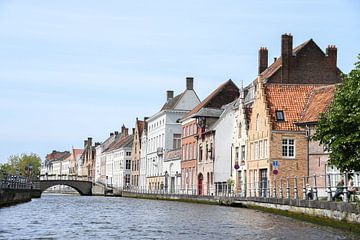 Grachtenpanden in Brugge ( Belgie) van Eugenlens