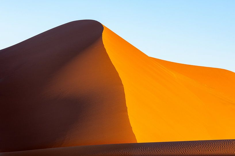 Sand dunes at Sossusvlei (Namibia) by Kees Kroon