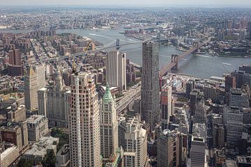 Vue de Manhattan et du pont de Brooklyn à New York City sur Thea.Photo