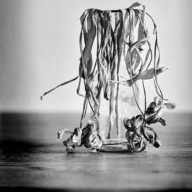 Getrocknete Tulpen in einer Vase von Sjoerd van der Hucht