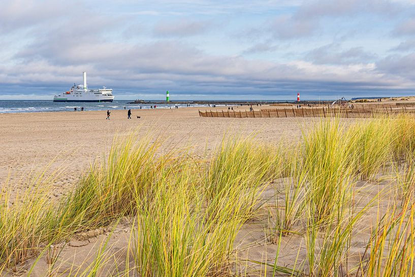 Beach, pier and ferry on the Baltic coast in Warnemünde by Rico Ködder