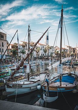 Hafen in der Provence (Frankreich) - neutrale Töne von Daphne Groeneveld