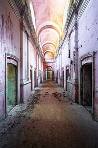 Couloir abandonné dans Decay. sur Roman Robroek - Photos de bâtiments abandonnés