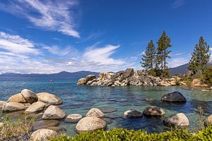 Vue ensoleillée du lac Tahoe