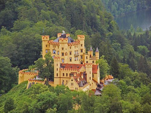 Hohenschwangau, a beautiful castle van Ben Hoftijzer