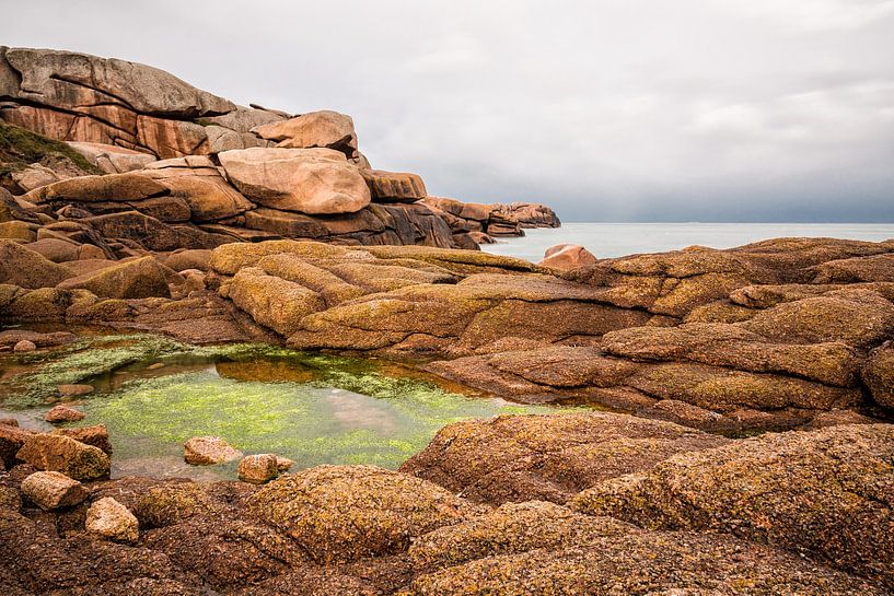 Atlantic ocean coast in Brittany by Rico Ködder