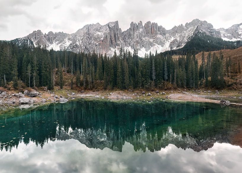 Karersee - Spiegel der Dolomiten | Reisefotografie Italien von Laura Dijkslag