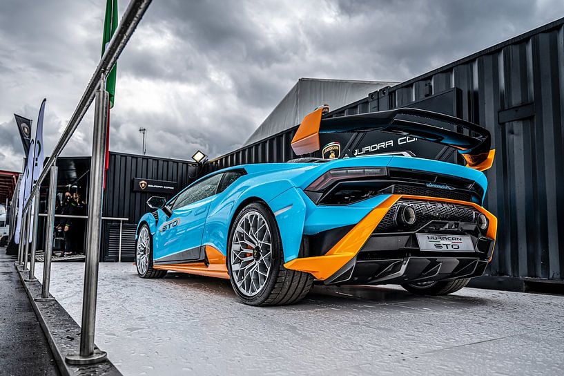 Orangefarbener Lamborghini Huracan STO von Bas Fransen
