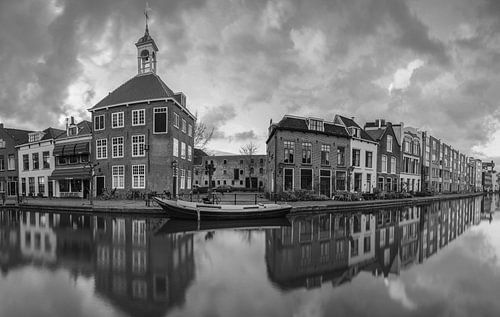 Schiedam panorama in zwartwit