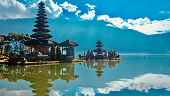 Tempel met reflectie Indonesie