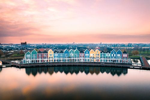 Colorful houses by Lonneke Tubbing
