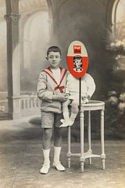 'Nur die' ; (photo d'époque éditée) sur Greet van Dam