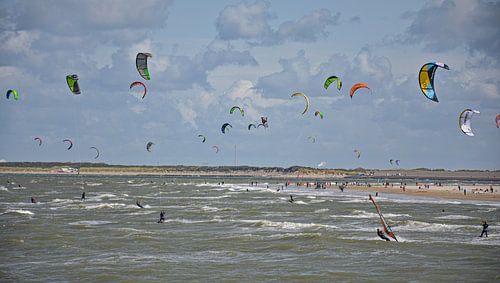 Kite surfing at the brouwersdam