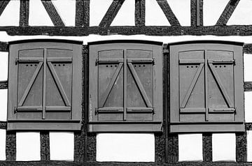 Fassade Fachwerkhaus mit Klappläden  Gerberviertel Altstadt Frankreich Strassburg von Dieter Walther