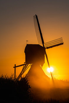 Sonnenaufgang an der Mühle