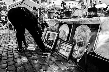 Kijken en bekeken worden op de vlooienmarkt