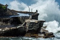 Woeste zee bij de Tanah Lot tempel, Bali