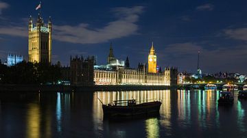Parliament by night by Scott McQuaide