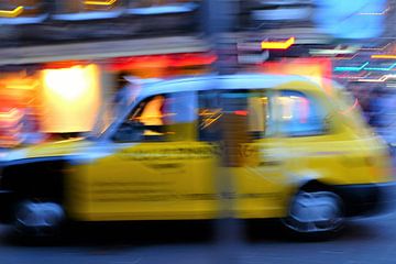 Schotland, taxi's in Edinborough by Marian Klerx