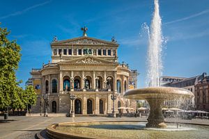 Lucae-Brunnen mit Alter Oper, Frankfurt