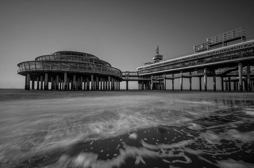 Pier van Scheveningen by Charelle Roeda