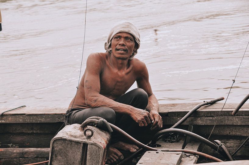 Boat mechanic by Jonai