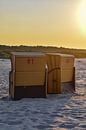 Twee strandstoelen Oostzee Duitsland van Hermineke Pijls thumbnail