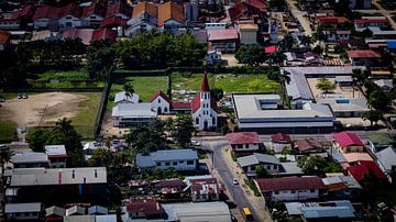 Luchtfoto van Paramaribo van René Holtslag