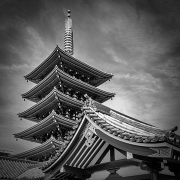 Pagode des Senso-ji-Tempels in Tokio | monochrom von Melanie Viola