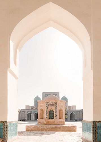 Doorkijkje in de Madrassah | Reisfotografie print | Bukhara, Oezbekistan