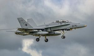 Landung einer spanischen McDonnell Douglas EF-18B Hornet.