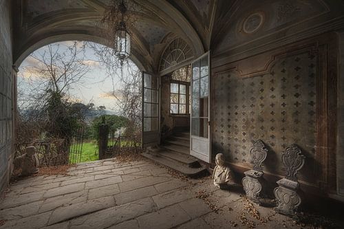 View through to the garden of an abandoned Villa