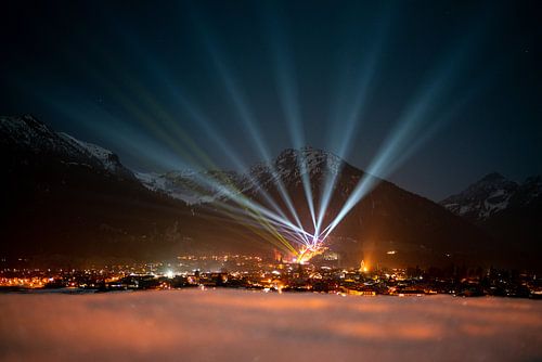 Lasershow voor de FIS-wereldkampioenschappen noords skiën 2021 in Oberstdorf in de Allgäu en de Allg