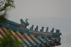 Chinesische Figuren auf dem Dach des Sommerpalastes in Peking