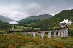Glenfinnan viaduct in Schotland van Tim Vlielander