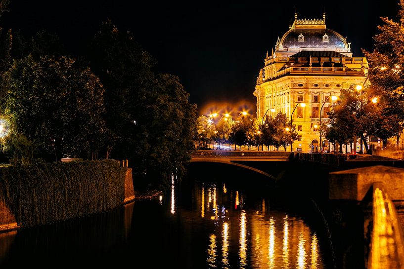 Prague by Hello Pompoyo