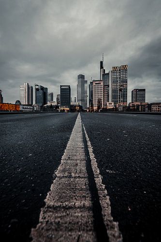 Frankfurt zonder auto's, skyline Frankfurt naar Corona Dramatic
