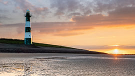 Le phare de Breskens au coucher du soleil