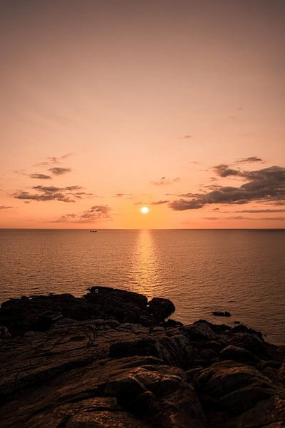 Le soleil s'enfonce dans la mer par Laura Bosch