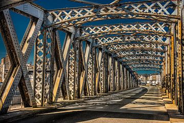 Le pont métallique historique du port français de Dieppe sur Harrie Muis