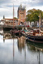 Abendliche Stille im Hafen von Zierikzee – Tor von Werner Lerooy